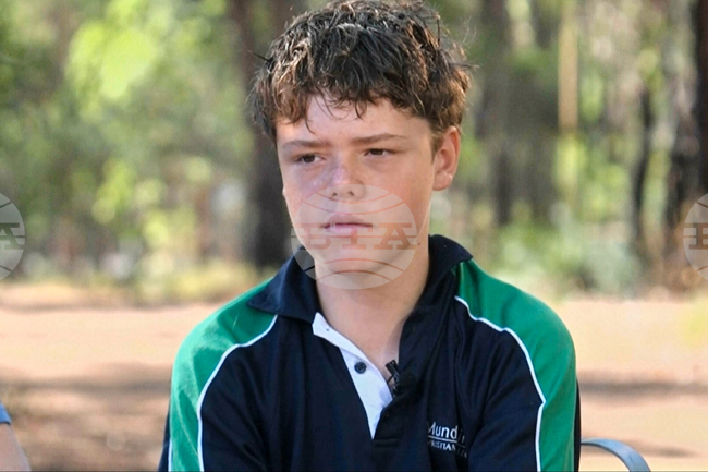 13-годишно момче от Австралия плува с часове, за да спаси майка си, брат си и сестра си