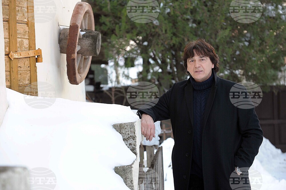 Певецът Здравко Чолич не е бил у дома си при взрива в жилището му в Белград