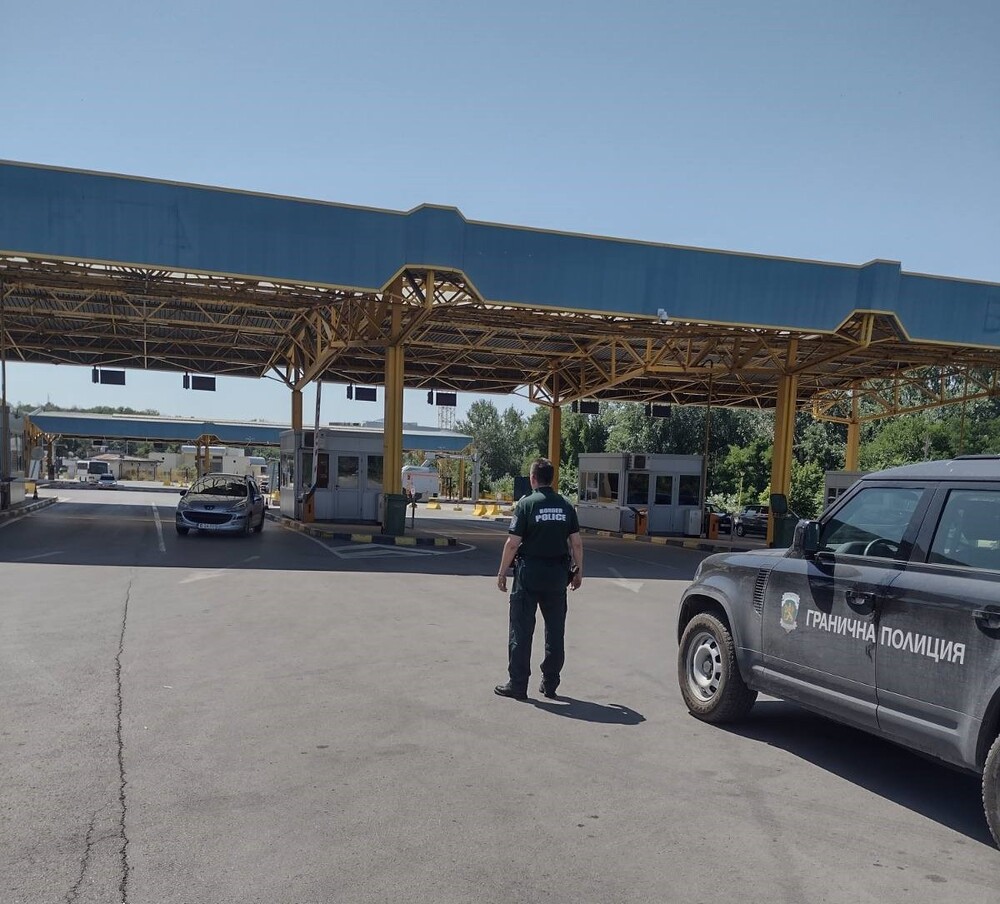 Гранични полицаи от ГПУ-Русе задържаха двама телефонни измамници при опит да напуснат страната