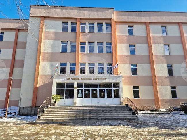 Седмокласници в Троян събират средства за училищната си библиотека с акция „Стотинка по стотинка - книга“