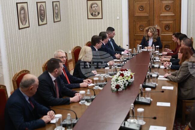 Основната цел на служебния кабинет трябва да е гарантиране на честни избори и спиране на корупционния модел, заявиха от ПП-ДБ пред президента