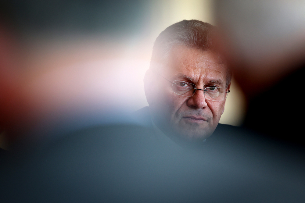 Еврокомисар и бивш зам.-председател на ЕК отрича твърдения, че се е срещал с Джефри Епстийн