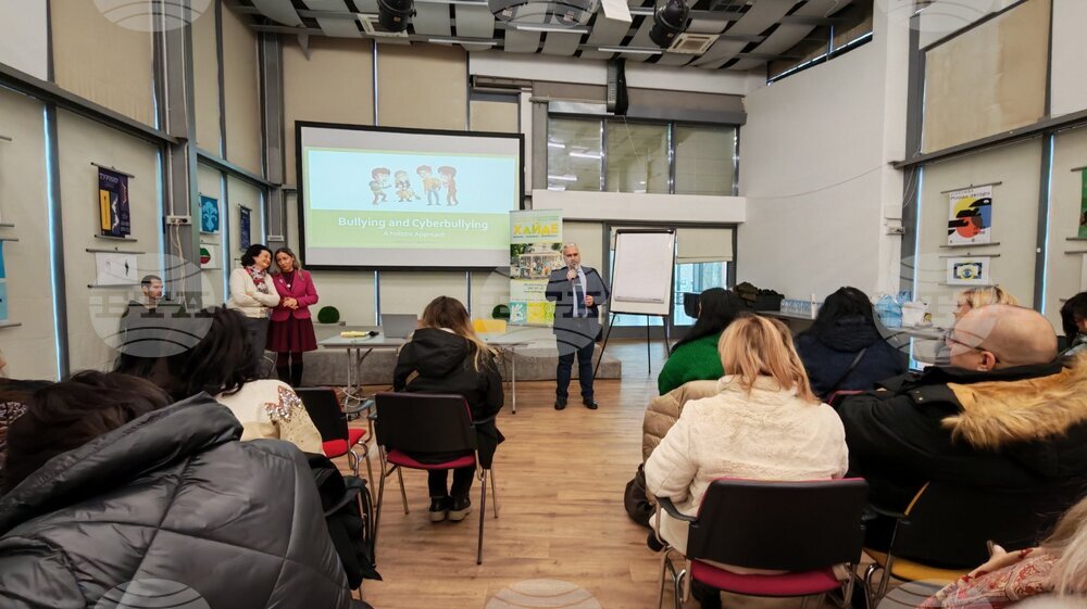 В Бургас започна първото за страната обучение по международен модел за превенция на тормоза в училище 