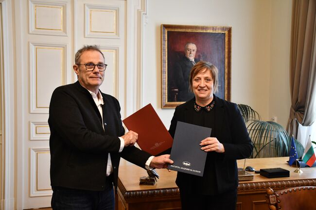 Меморандум за сътрудничество подписаха Българската академия на науките и Националната художествена академия 