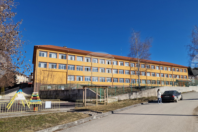 Средищното училище в Доспат може да затвори заради непреведена държавна субсидия, съобщи за БТА директорът Ярослав Първанов