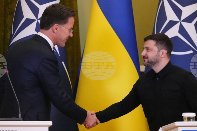 Зеленски и Рюте отдадоха почит в Киев на загиналите украински войници 