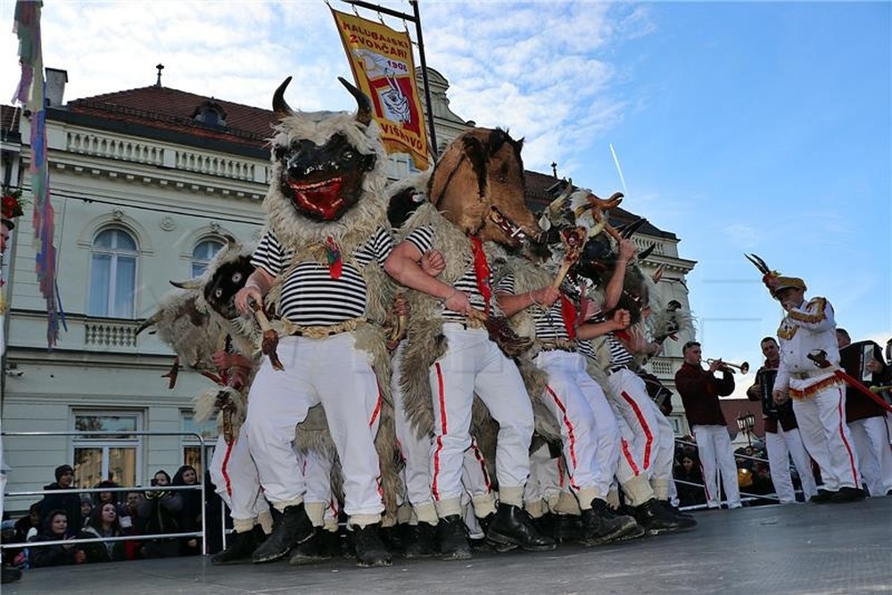 ХИНА: 1200 души ще участват в шествието на 32-ия карнавал „Джаково Бушари“ в Източна Хърватия