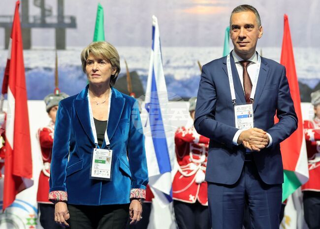 Весела Лечева запозна кмета на Бургас Димитър Николов с тънкостите на спортната стрелба