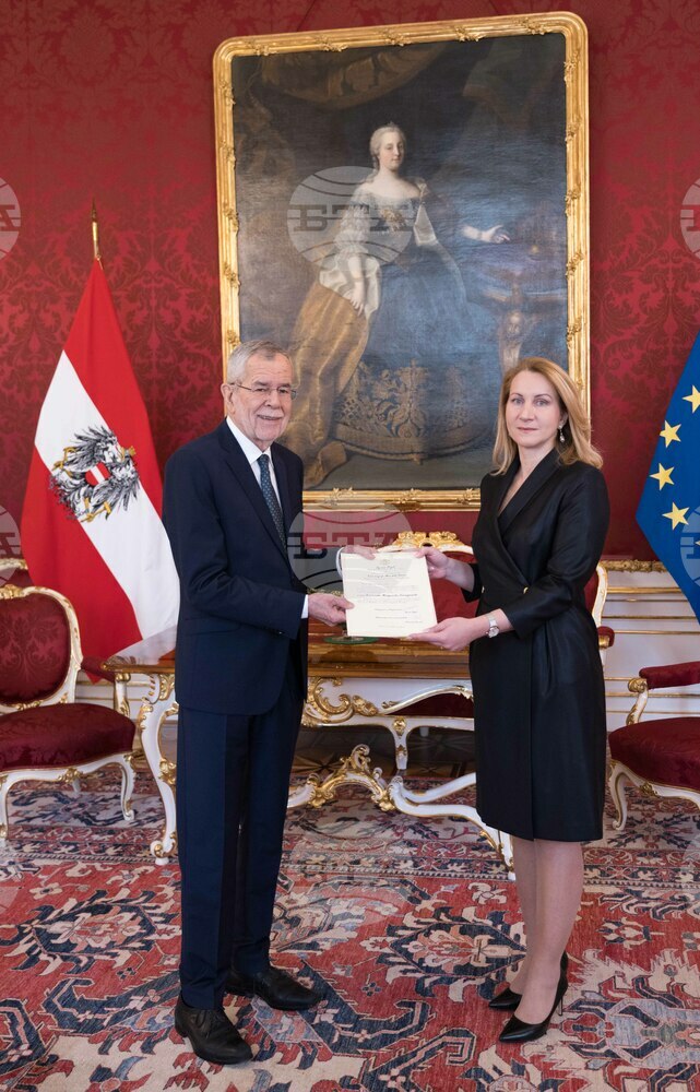 New Bulgarian Ambassador in Vienna Hands Credentials to President