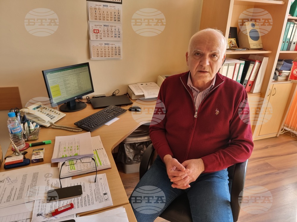 Обновяват се две знакови сгради в Димитровград