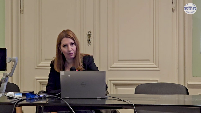 Дезинформацията създава паралелна реалност, каза Мая Димитрова на прожекция на филма „Архитекти на хаоса“