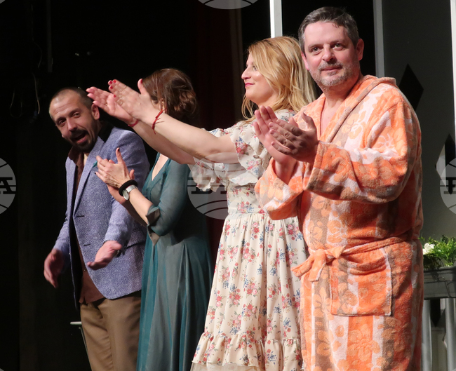 Плевен - театър - премиера - "Перфектният домакин"