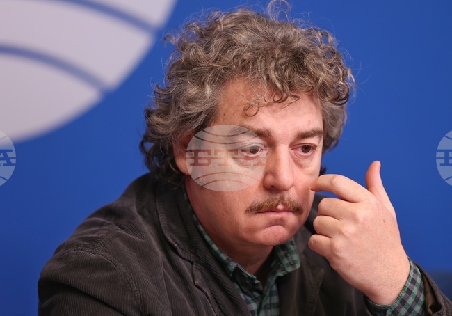 Камен Донев гостува в Стара Загора със спектакъла „Лекция №2 за всеобщата просвета” 