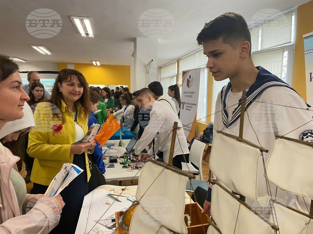 Над 20 бургаски училища се включиха в информационния форум "Базар на професиите"