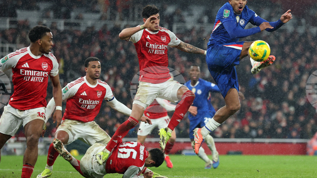 Челси и Бърнли осъдиха расистките обиди към Уесли Фофана и Ханибал Межбри