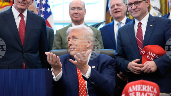 Тръмп подписа пакет от закони за бюджетни разходи 