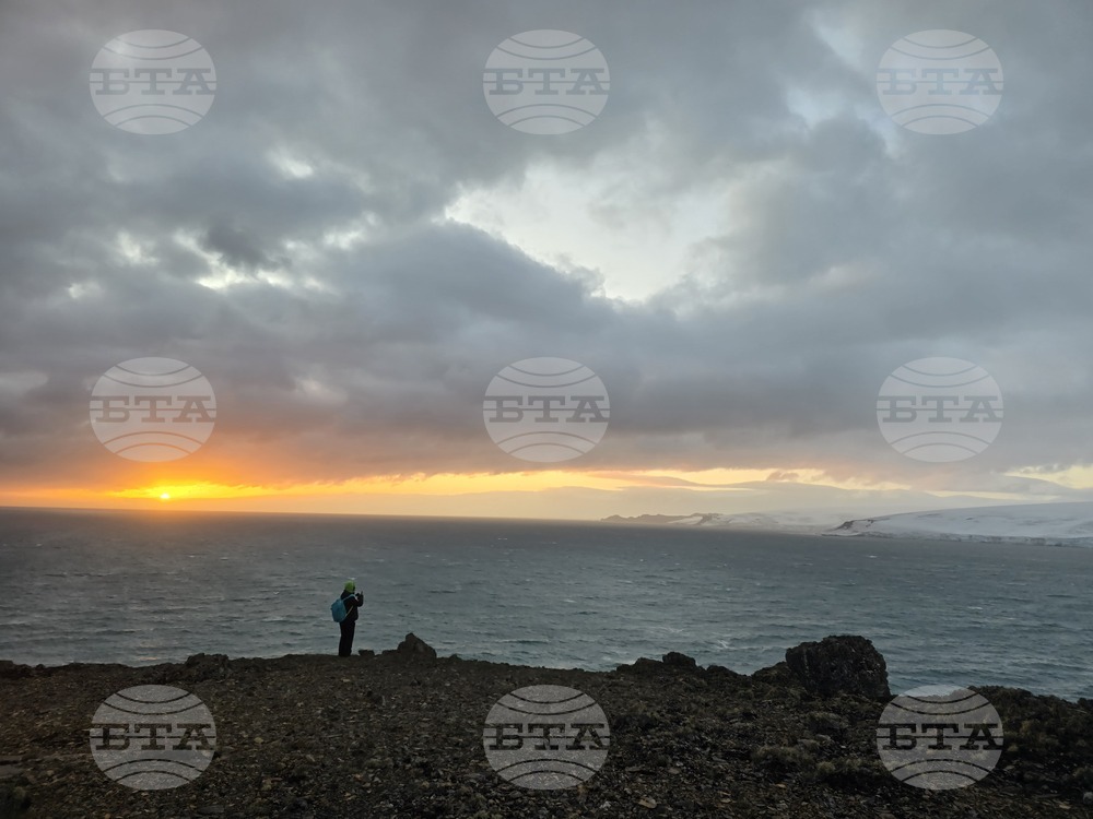 Станцията за измерване на приливи и отливи на българската антарктическа база, изградена съвместно с учени от ОАЕ, вече изпраща данни в реално време