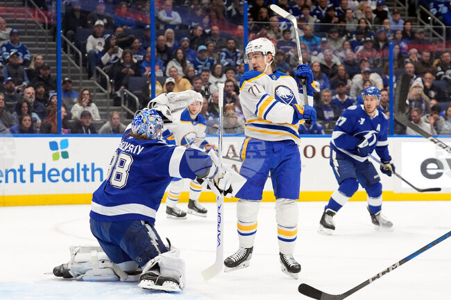 Sabres Lightning Hockey