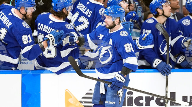 Никита Кучеров достигна границата от 700 асистенции при победа на Тампа Бей Лайтнинг срещу Торонто Мейпъл Лийфс в НХЛ