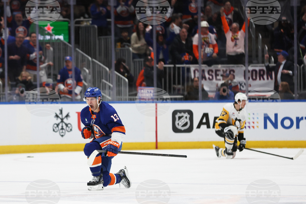 Penguins Islanders Hockey