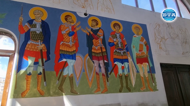 Дарители са откупили почти всички стенописи в новостроящия се храм „Света Петка“ в Сливен