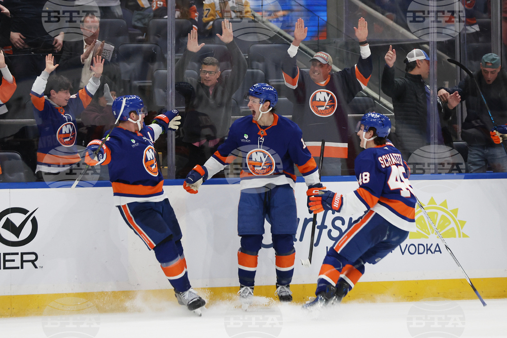 Penguins Islanders Hockey