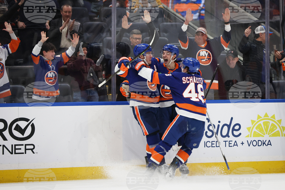 Penguins Islanders Hockey