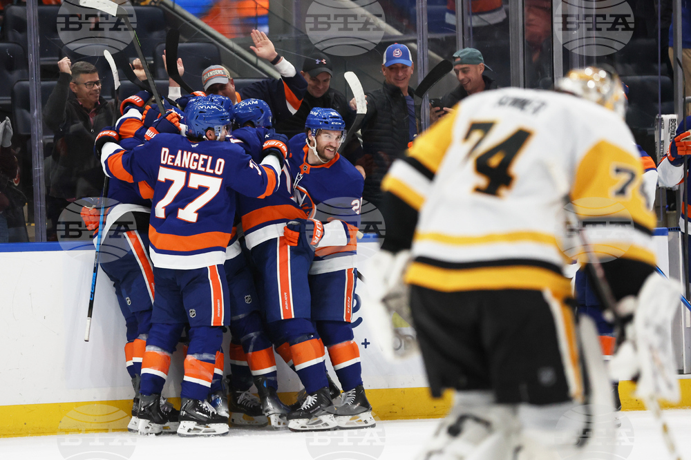 Penguins Islanders Hockey