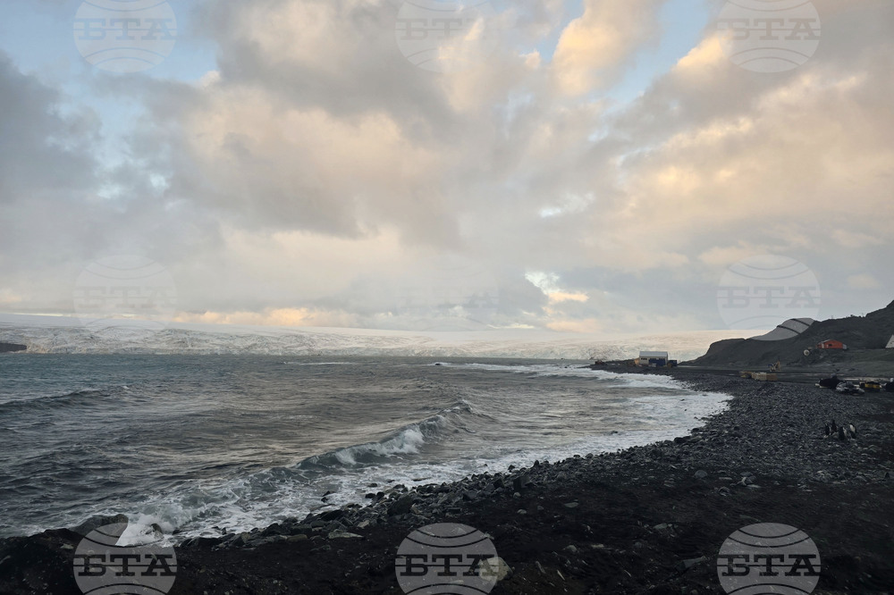 Antarctica - Livingston Island - view