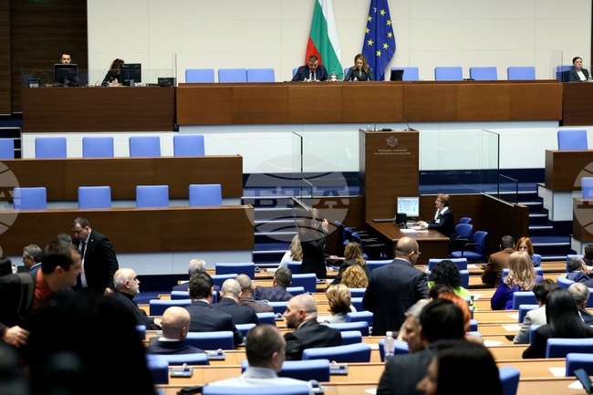 Парламентът първо прие, а после отхвърли да има изслушване за закриването на детската хирургия в МБАЛ „Света Анна“ във Варна