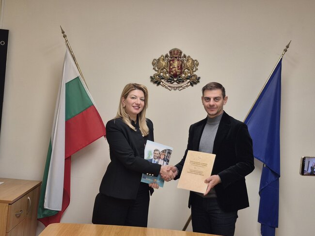 Изпълнителната агенция за българите в чужбина и Центърът за развитие на човешките ресурси подписаха меморандум за сътрудничество 