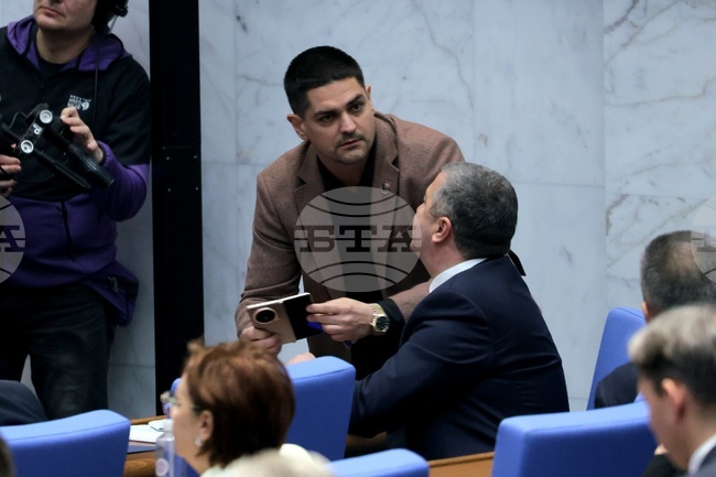 Това вече е върхът на абсурда, каза Радостин Василев относно предложението на ГЕРБ – СДС за избор на служебен премиер