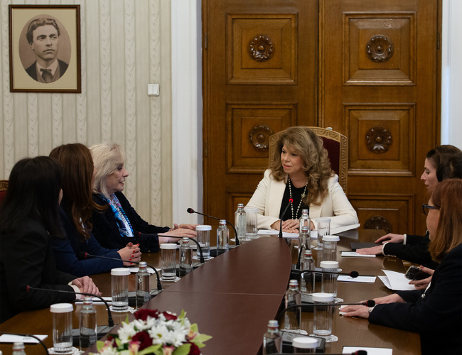 Президентът Йотова: Президентската институция не носи отговорност за служебния кабинет, отговорността е на Народното събрание