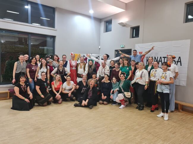 Асоциацията за български народни танци „Канатица“ в Страсбург отбеляза празника Бабинден с фолклорно събитие