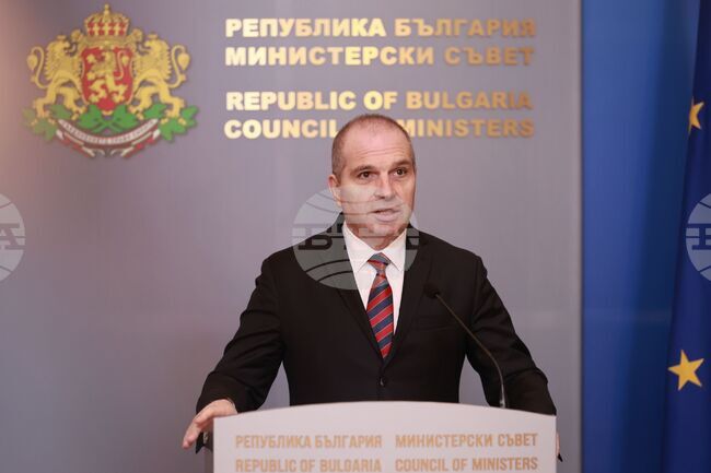 Правителството прие ключови транспортни реформи, обвързани с плащанията по ПВУ, заяви Гроздан Караджов на брифинг 