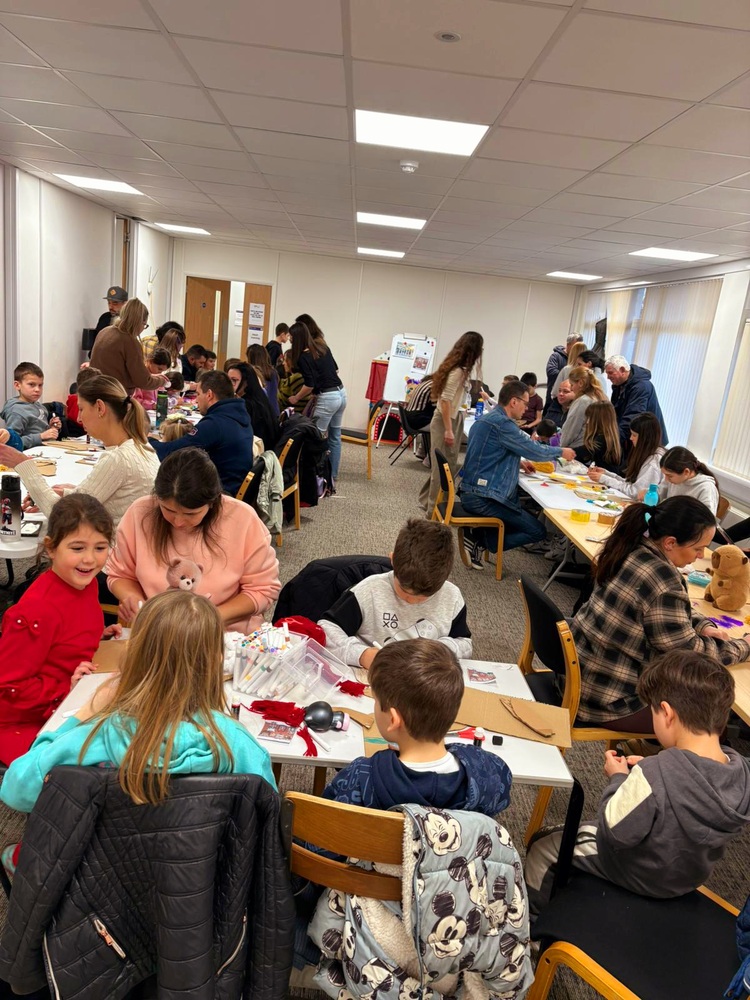 Учениците от Българското неделно училище „Родолюбие“ в Норич, Англия, се включиха в инициатива за изработване на автентични кукерски маски