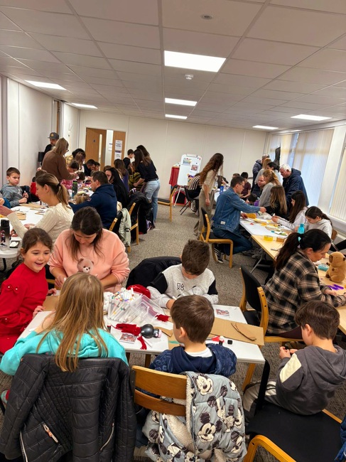 Учениците от Българското неделно училище „Родолюбие“ в Норич, Англия, се включиха в инициатива за изработване на автентични кукерски маски