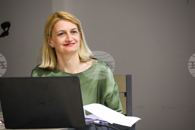 "Ръководство по ветроходство" - Александра Вал - книга - представяне