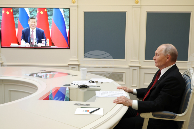 Путин и Си обсъдиха сигурността и търговията във видеоконферентен разговор