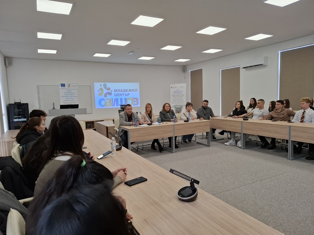 Ученическите съвети и Студентският съвет трябва да работят заедно, за да бъдат чути младите хора, каза кметът на Свищов Генчо Генчев