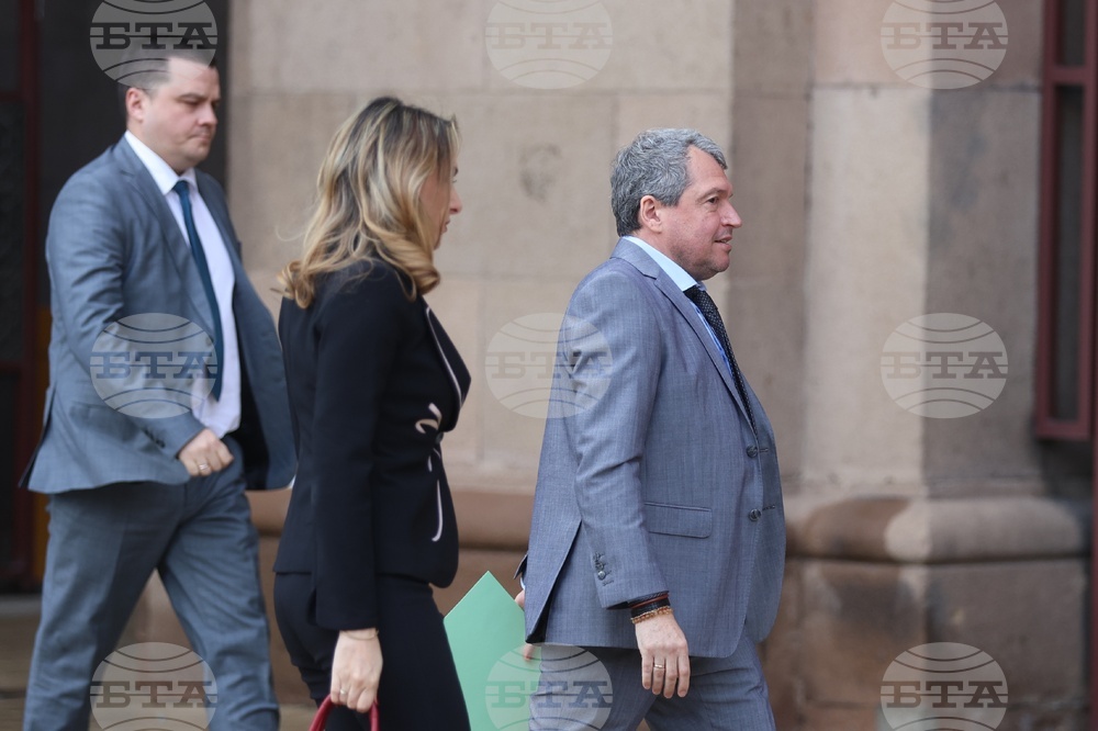 „Има такъв народ“ - президент - консултации - пристигане