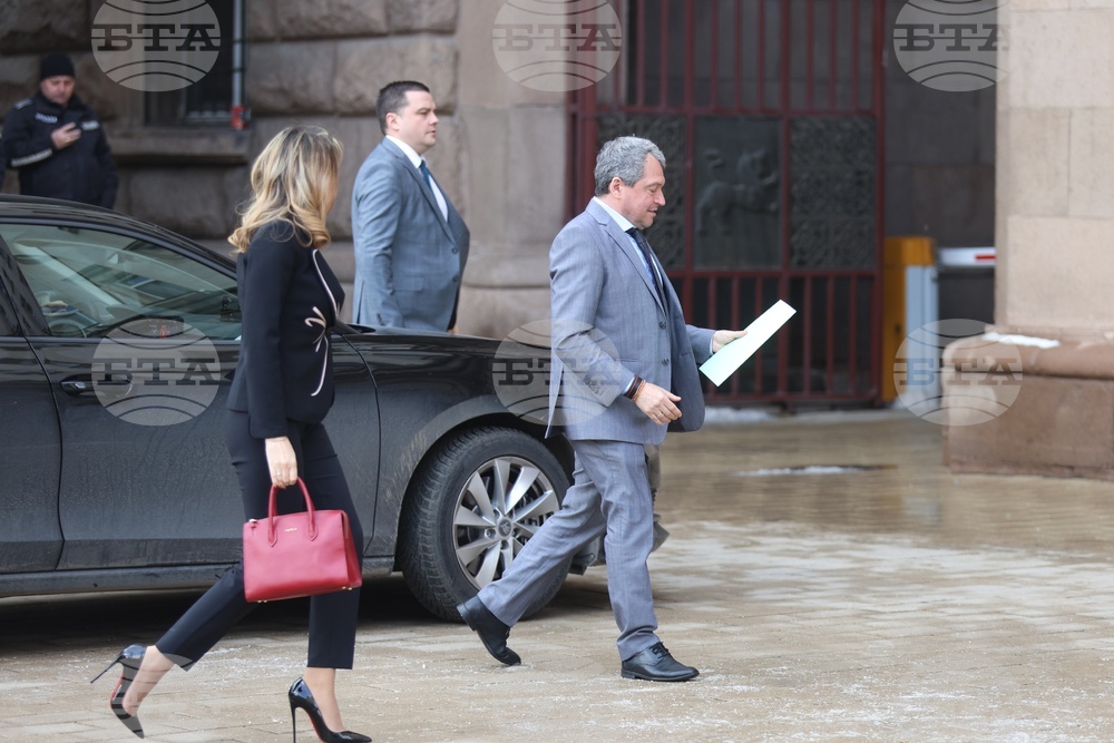 „Има такъв народ“ - президент - консултации - пристигане