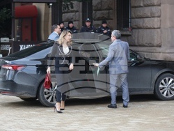 „Има такъв народ“ - президент - консултации - пристигане