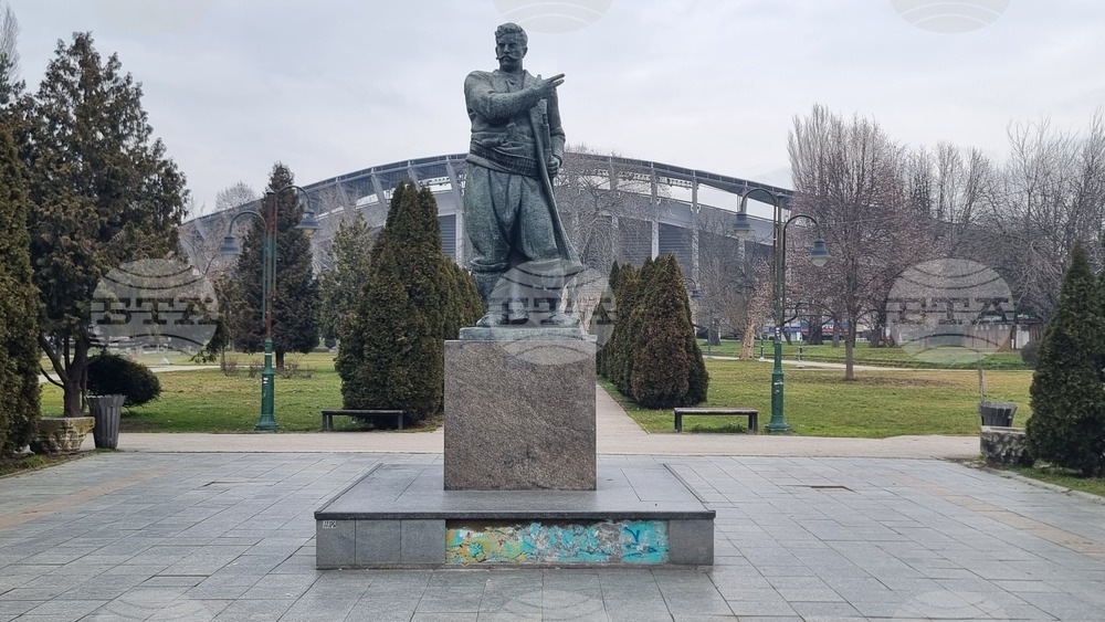 Република Северна Македония - паметник - Гоце Делчев - 154 години от рождението на революционера