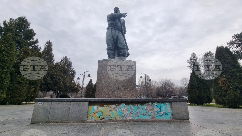 Република Северна Македония - паметник - Гоце Делчев - 154 години от рождението на революционера