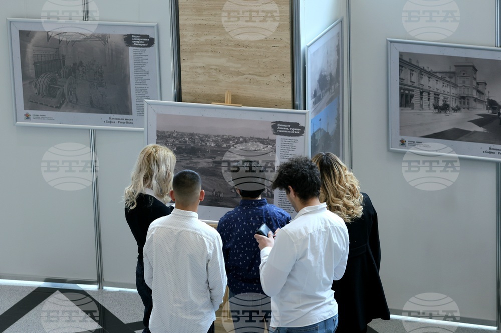 Парламент - „Времеление" - изложба - откриване