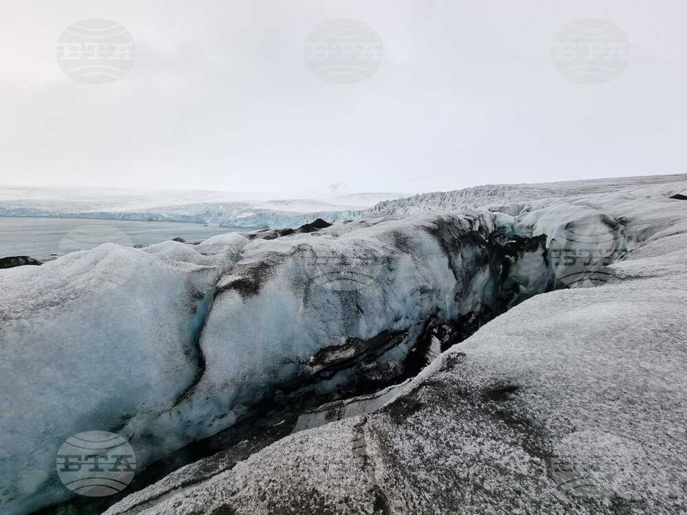 Антарктида - Ден 76 - тема на деня - Физикът Васил Гурев: Челото на ледника до българската антарктическа база се движи с 20-30 метра годишно