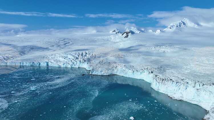 Adventurer Marieta Georgieva Becomes First Bulgarian Woman to Complete Last-Degree Journey to South Pole