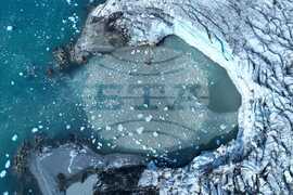 Антарктида - Ден 76 - тема на деня - Физикът Васил Гурев: Челото на ледника до българската антарктическа база се движи с 20-30 метра годишно