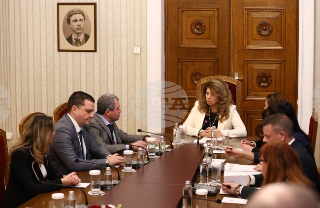 Има ценови шок, с който трябва да се справим, каза президентът Илияна Йотова